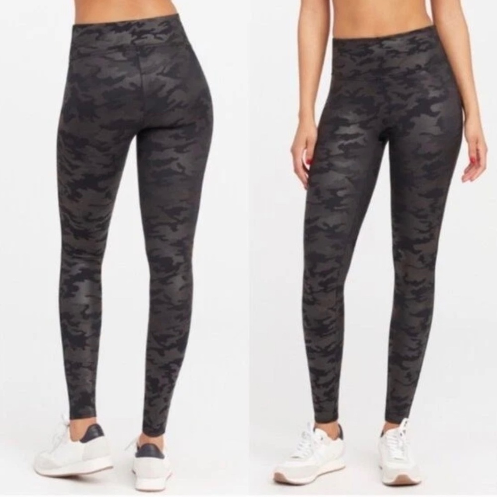 Spanx Faux Leather 20185R Stretch Support Matte Black Camo Leggings Size M